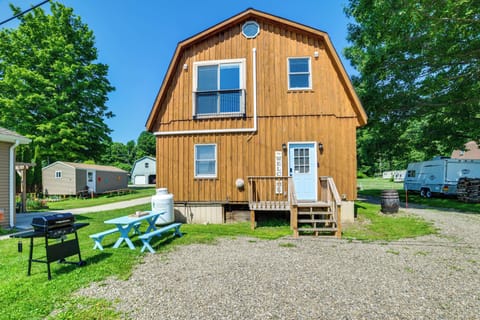 Bradford Vacation Rental | 2BR | 1.5BA | 1,026 Sq Ft | Stairs Required