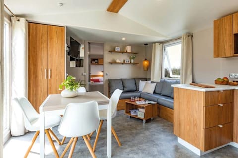 Camping Papillon Kinrooi – 86 - dining table