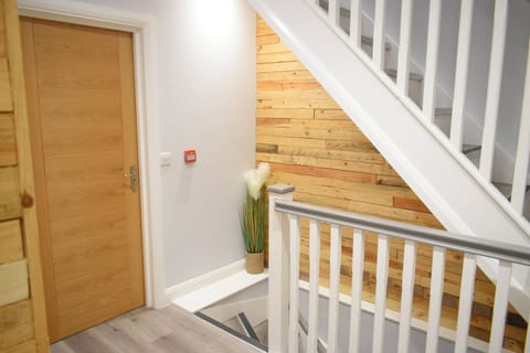 House, 5 Bedrooms, Smoking | Interior
