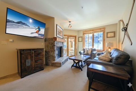 Spacious living room