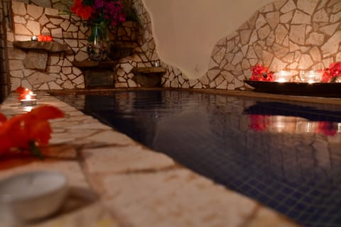 Couples treatment rooms, body treatments, aromatherapy