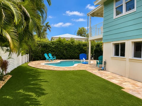Salty Sol by FVC - Pool and Lawn