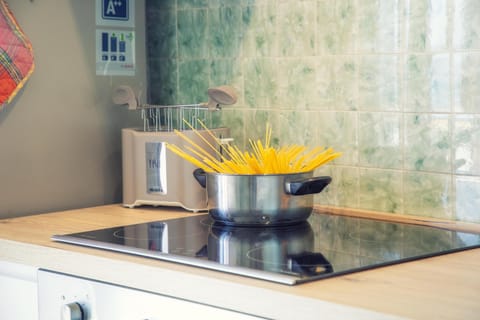 Apartment, 2 Bedrooms, Sea View | Private kitchen | Fridge, microwave, oven, stovetop