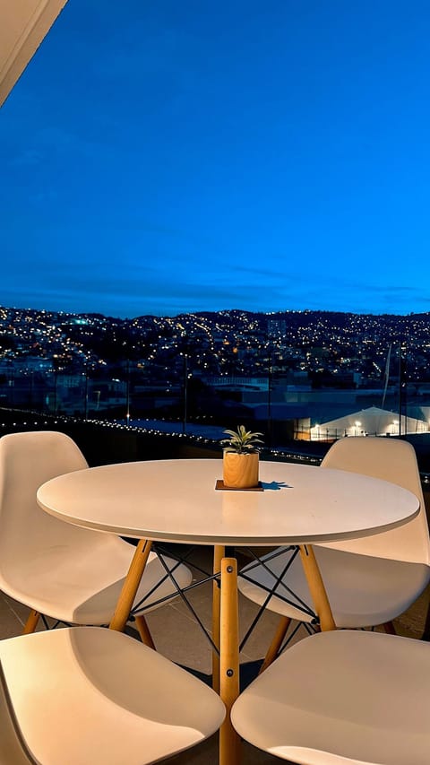 Apartment | Outdoor dining