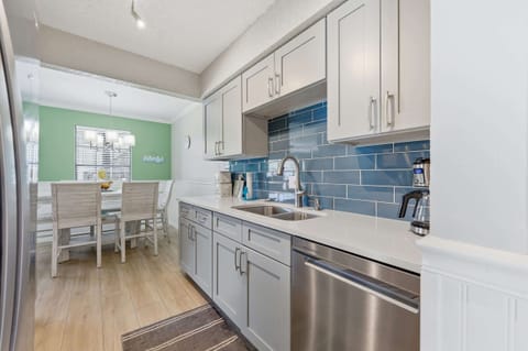 Condo, Multiple Beds, Kitchen, Garden View (The Nautical Clipper) | Private kitchen