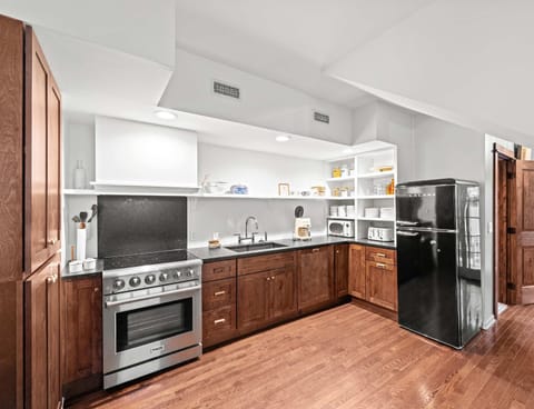 House, Multiple Beds, Patio, Garden View (The Franklin House) | Private kitchen