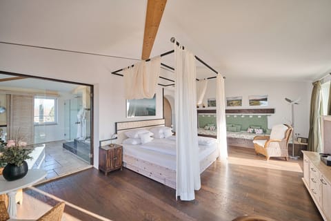 Penthouse Suite | Living area | Flat-screen TV