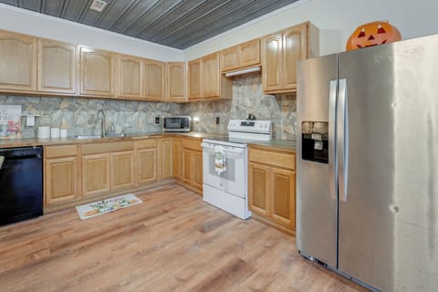 Kitchen | Drip & Keurig Coffee Makers