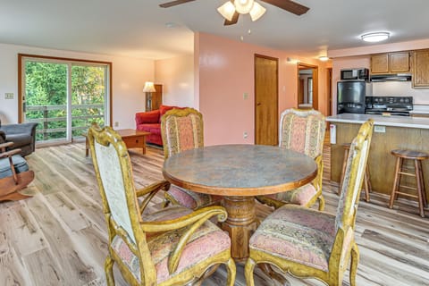 Dining Table | Dishware/Flatware