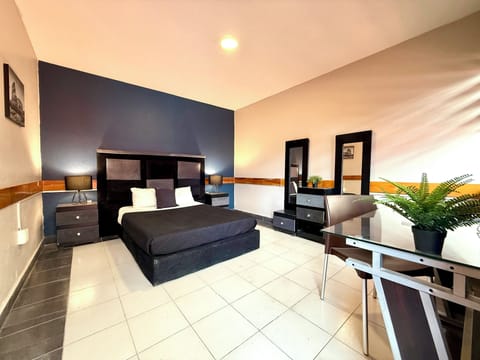 Double Room, Shared Bathroom | Free WiFi