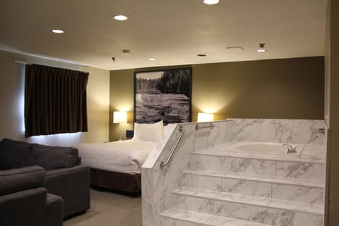 Desk, cribs (free), WiFi (free), alarm clocks