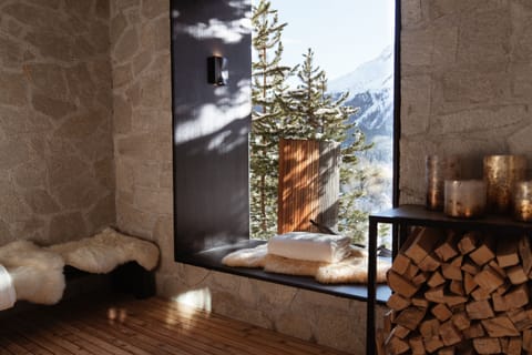 Sauna, hot tub, steam room, body treatments, hydrotherapy, aromatherapy