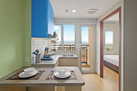 Apartment, 2 Bedrooms, City View | Dining room