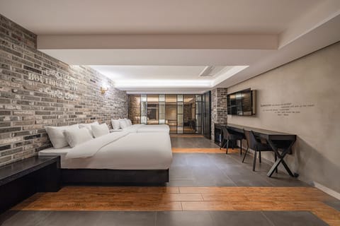 Royal Suite | Desk, laptop workspace, WiFi (free), individually decorated