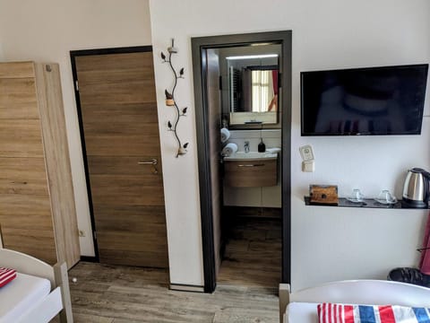 Classic Double or Twin Room, Multiple Beds, Non Smoking | Desk, blackout drapes, free WiFi, bed sheets