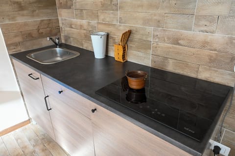 Apartment, 1 Bedroom, Non Smoking | Private kitchen