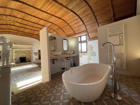 Deluxe Double Room, Park View | Bathroom