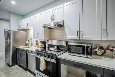 Unit 1: Fully equipped kitchen