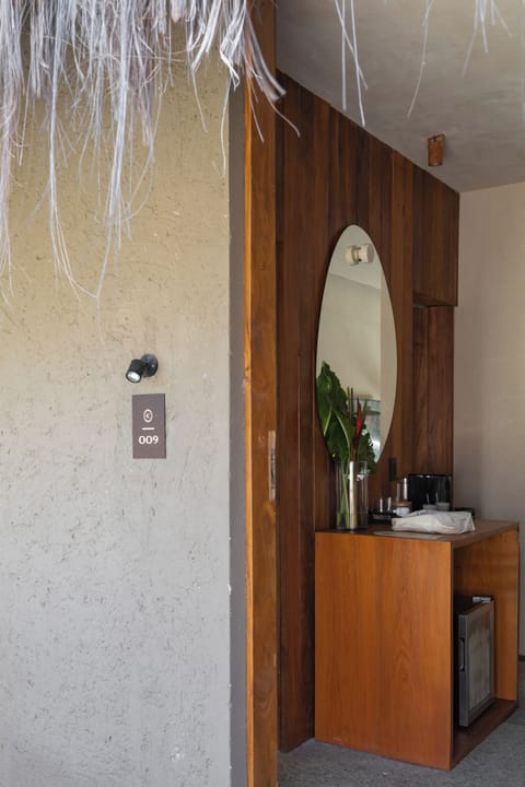Deluxe Bungalow, Partial Sea View | Interior