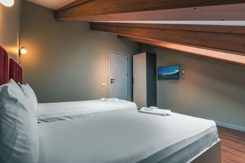Premium bedding, pillowtop beds, minibar, in-room safe