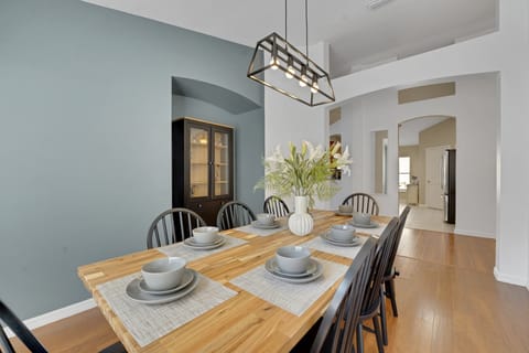 House, 4 Bedrooms | Dining