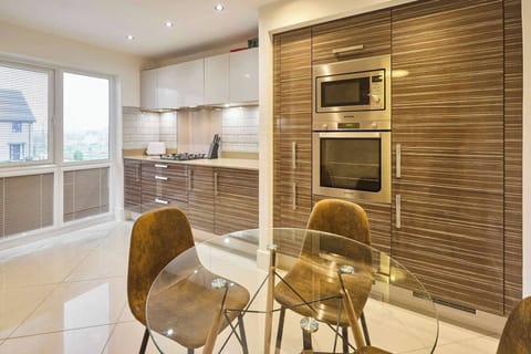 House, 3 Bedrooms, Garden View | Private kitchen