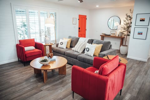 Watch TV with friends and family. Smart TV and Wifi available. 