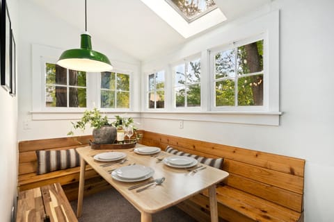 House, Multiple Beds, Patio, Garden View (520 W Oak Street) | Dining