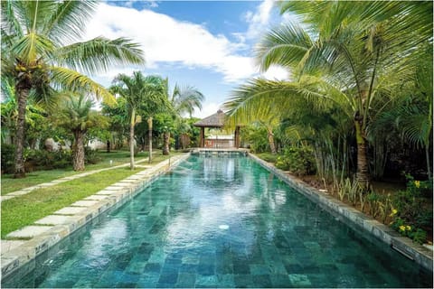 2 outdoor pools