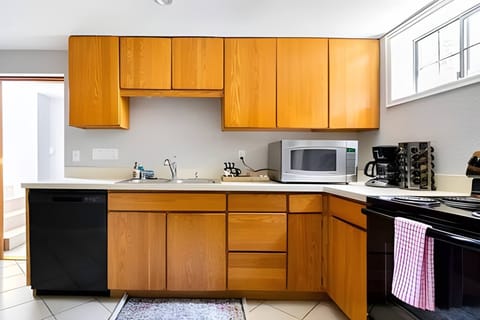 Full kitchen 2 image 1