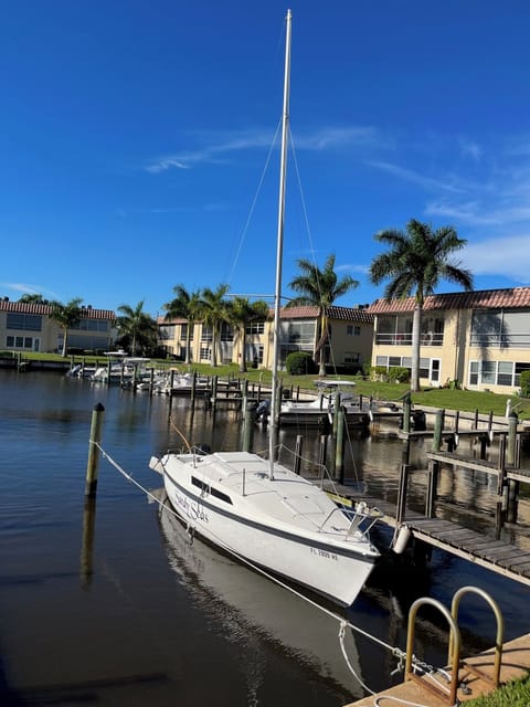 25' Boat Dock included with rental
(not the boat, just the Dock)