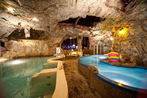 Hot tub, steam room, hot springs
