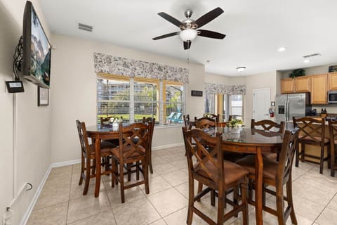 Family dining area - Magical Memories