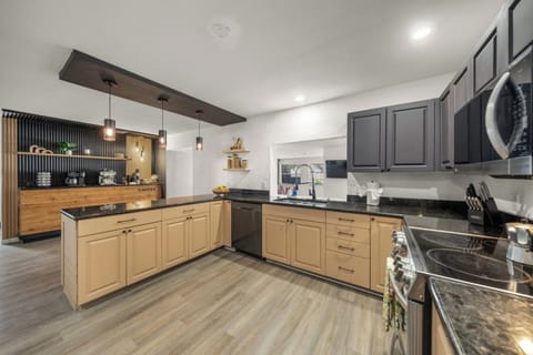 [Kitchen] ~ High-end appliances, Refrigerator, Stove, Oven, Microwave, Toaster, Blender, Dishwasher