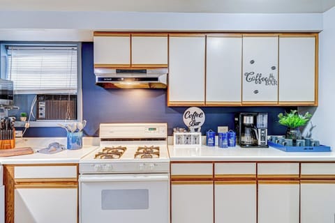 [Kitchen] ~ Stove, Oven, Airfryer, Rice cooker, Pots and pans, Dishes and silverware , Microwave, Coffee maker, Toaster, Blender, Trash compactor