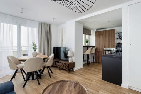 Deluxe Apartment, City View | Living area | 50-inch Smart TV with cable channels, offices