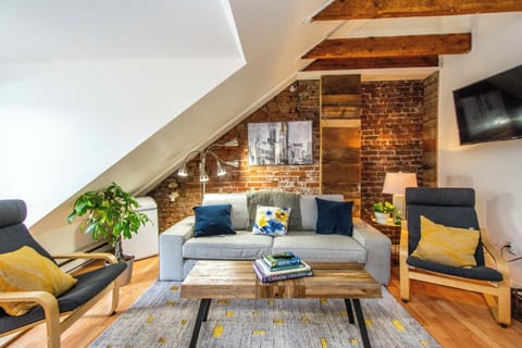 Design Loft | Living area | Smart TV, books, printers