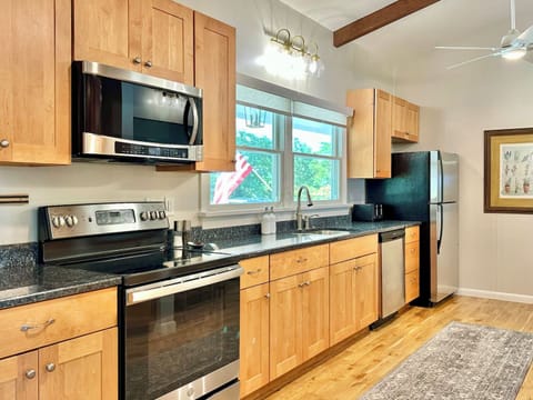 Fully stocked kitchen - all essential cooking/baking items provided.