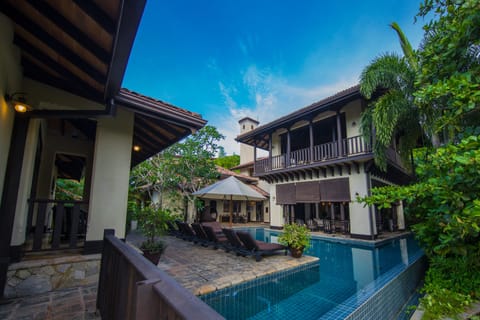 Outdoor pool, sun loungers