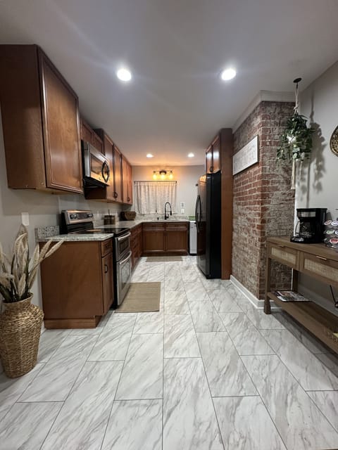 👩‍🍳 Fully Equipped Kitchen with Unique Brick Accents 🧱