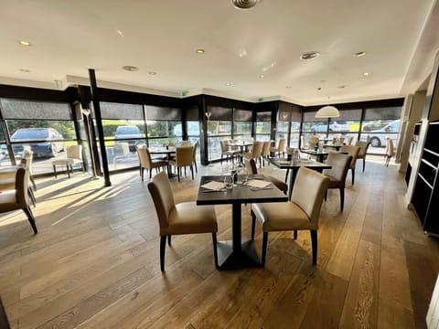 Lunch and dinner served, French cuisine