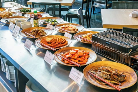 Daily buffet breakfast for a fee