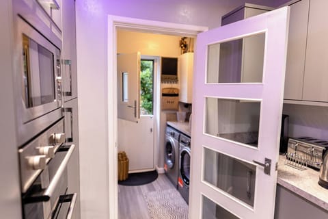 House, 3 Bedrooms, Smoking, Fireplace | Laundry