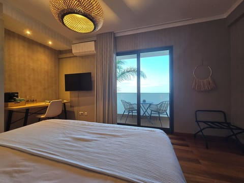 Double Room | Minibar, in-room safe, laptop workspace, free WiFi