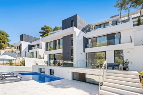 Outside view | Pool