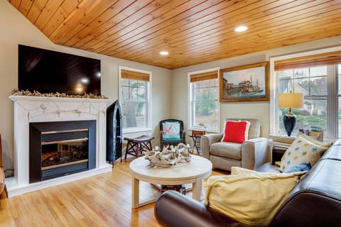 House (2 Bedrooms) | Front of property