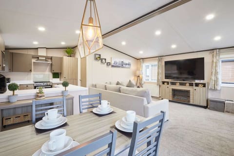 House | 2 bedrooms, desk, Internet