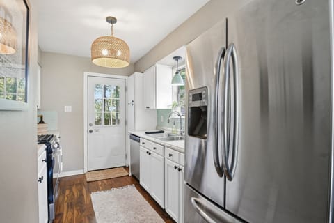 House, 2 Bedrooms | Private kitchen | Fridge, oven, coffee/tea maker, toaster