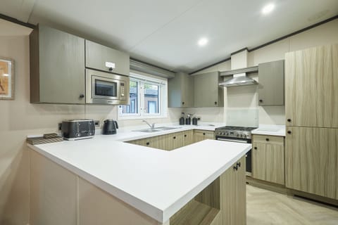 Happy's Day Lodge, Allerthorpe Golf & Country Park, York - Host & Stay