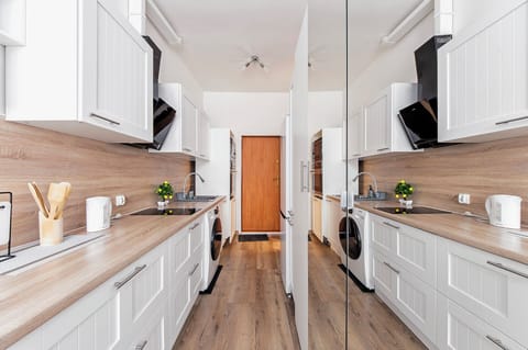 Studio | Private kitchenette | Coffee/tea maker, electric kettle